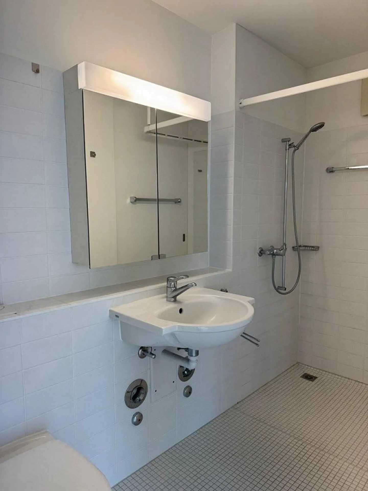 Charmantes 2-Zimmer-Studio mit rundum Seeblick in Meilen zu vermieten - Foto 7 von 8