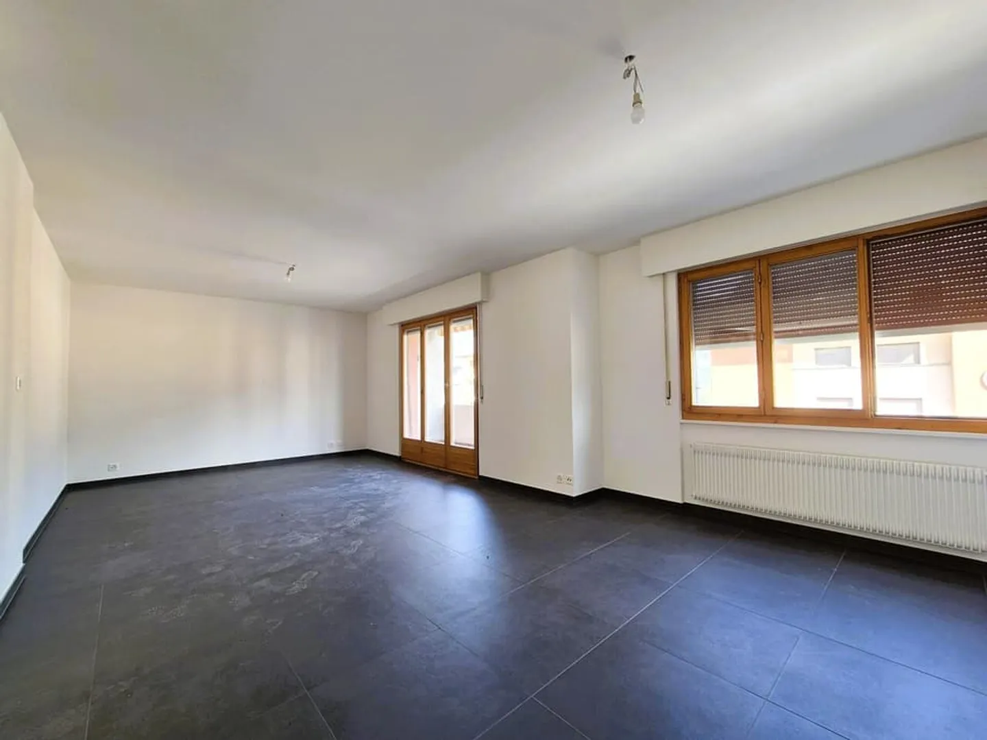 Bright 3.5-room apartment renovated in the heart of Noës - Photo 1 of 10