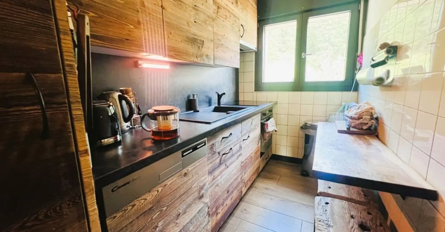 AT THE SEASON: Magnificent 4.5 rooms renovated - Extraordinary panoramic view - Well located - Quiet place - Photo 6 of 19