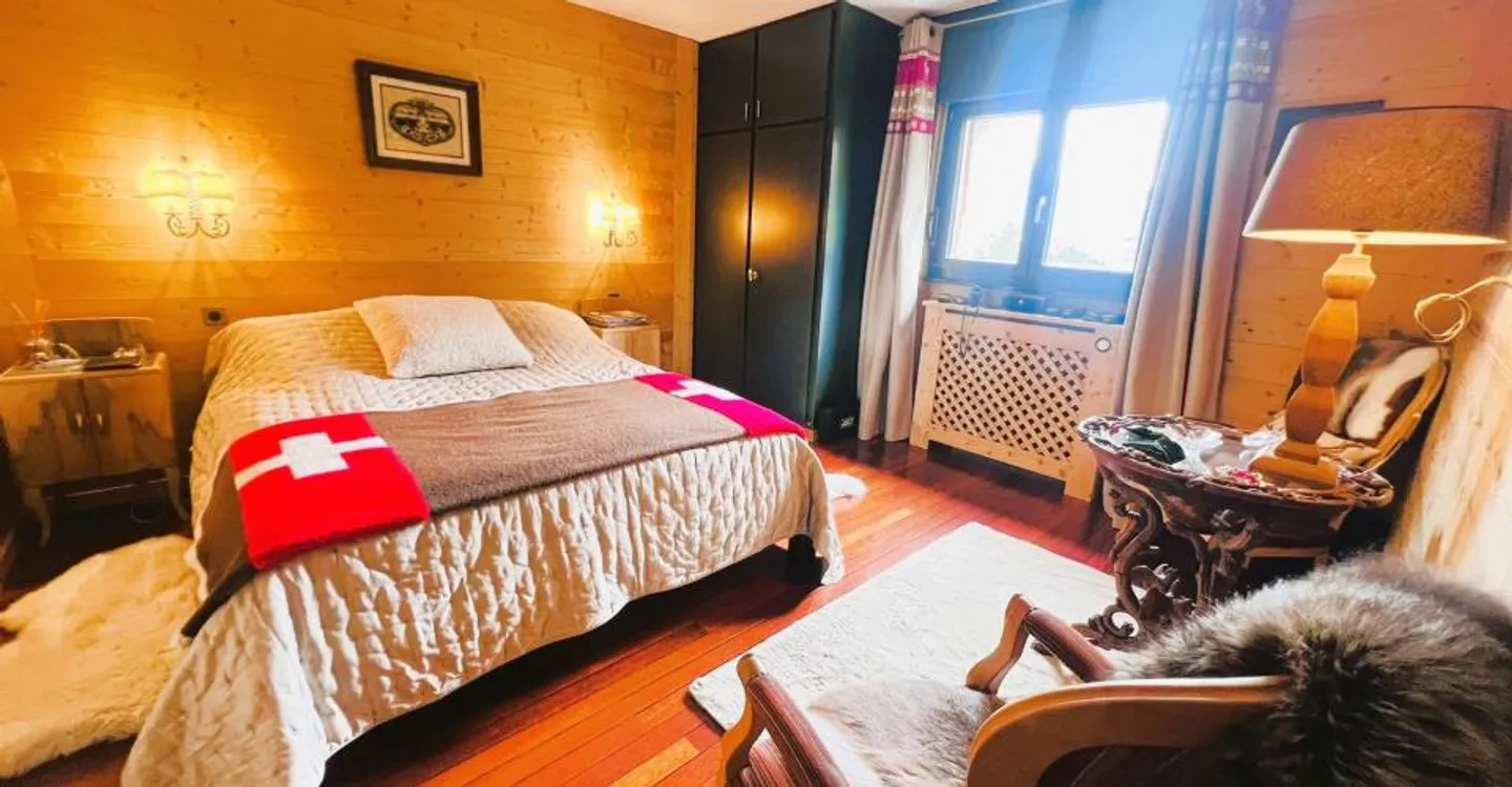 AT THE SEASON: Magnificent 4.5 rooms renovated - Extraordinary panoramic view - Well located - Quiet place - Photo 10 of 19