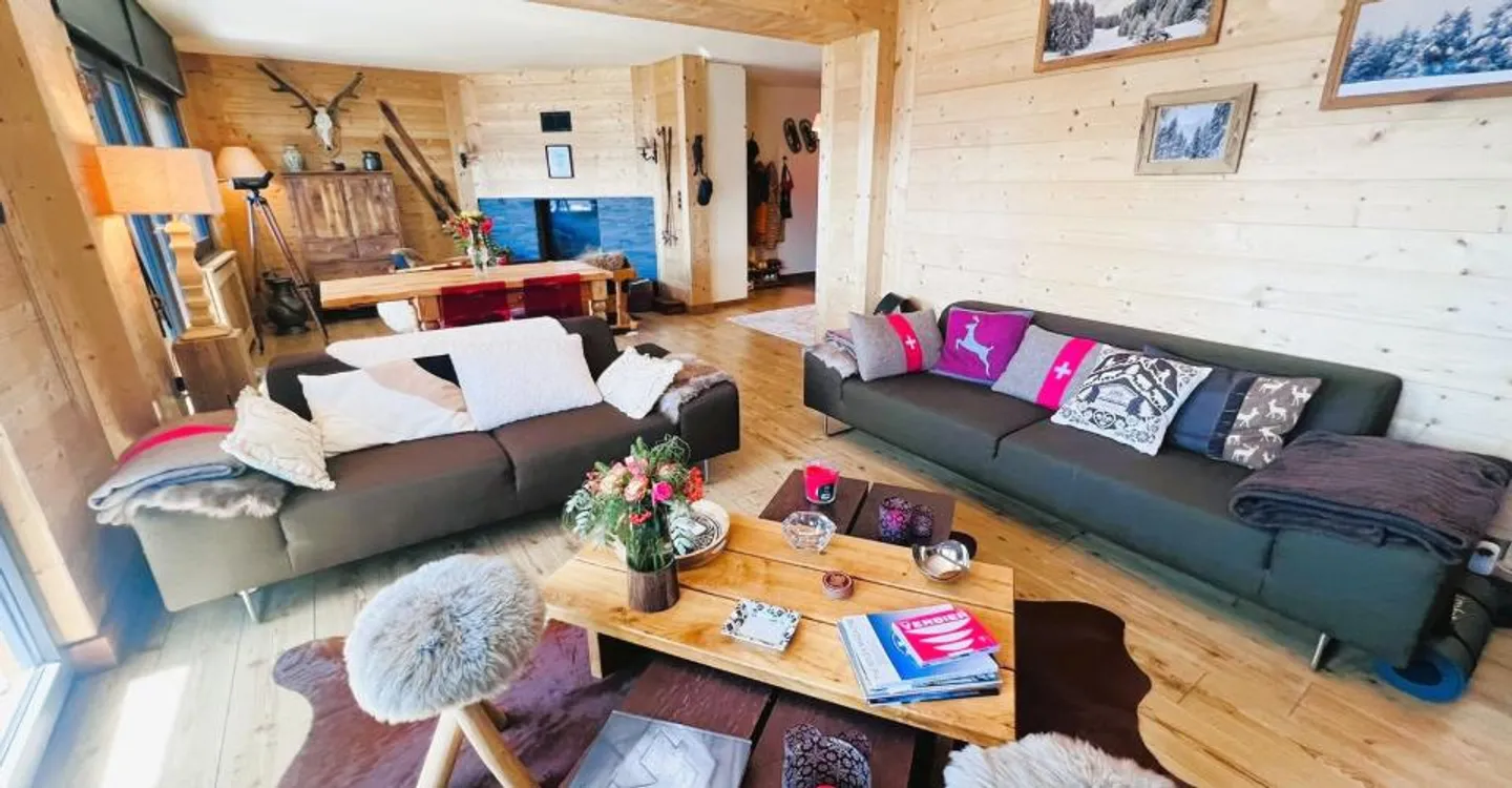 AT THE SEASON: Magnificent 4.5 rooms renovated - Extraordinary panoramic view - Well located - Quiet place - Photo 4 of 19