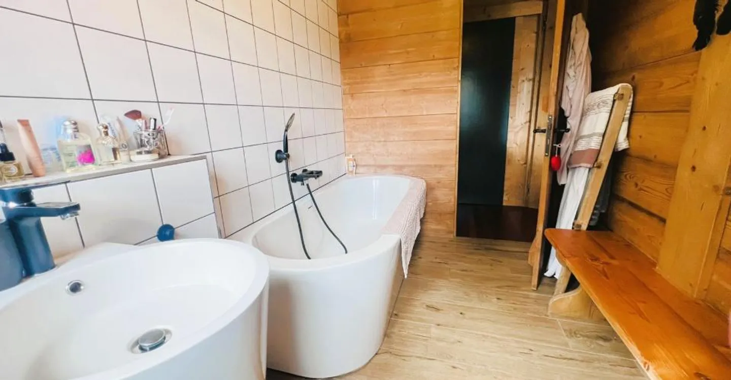 AT THE SEASON: Magnificent 4.5 rooms renovated - Extraordinary panoramic view - Well located - Quiet place - Photo 15 of 19