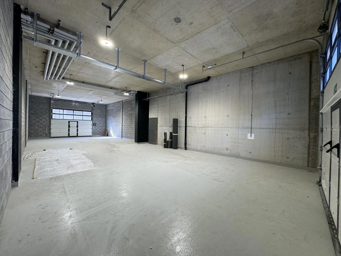 Atelier/stockage au rez-de-chaussée avec stockage extérieur - Photo 1 sur 6