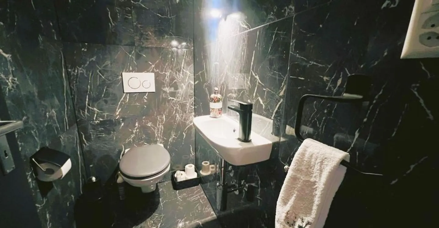 AT THE SEASON: Magnificent 4.5 rooms renovated - Extraordinary panoramic view - Well located - Quiet place - Photo 16 of 19