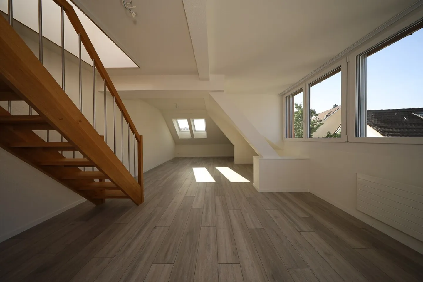 Moderne & Haute Qualité Propre Sensationnelle Terrasse sur le Toit de 76m2 - Photo 4 sur 9