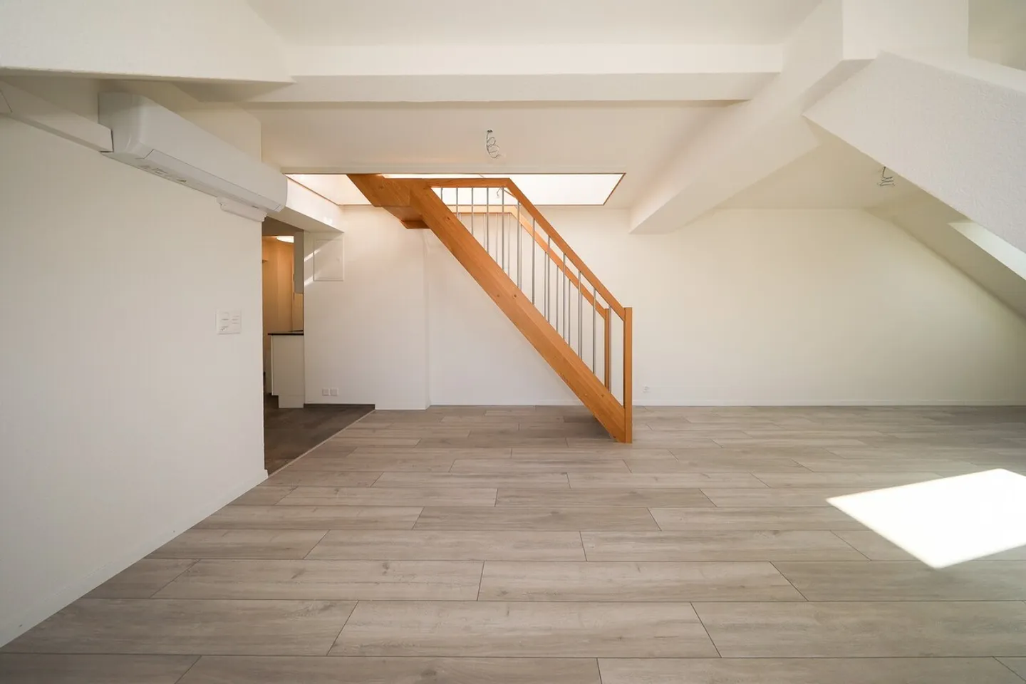 Moderne & Haute Qualité Propre Sensationnelle Terrasse sur le Toit de 76m2 - Photo 6 sur 9
