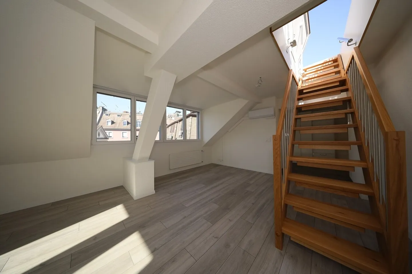 Moderne & Haute Qualité Propre Sensationnelle Terrasse sur le Toit de 76m2 - Photo 8 sur 9