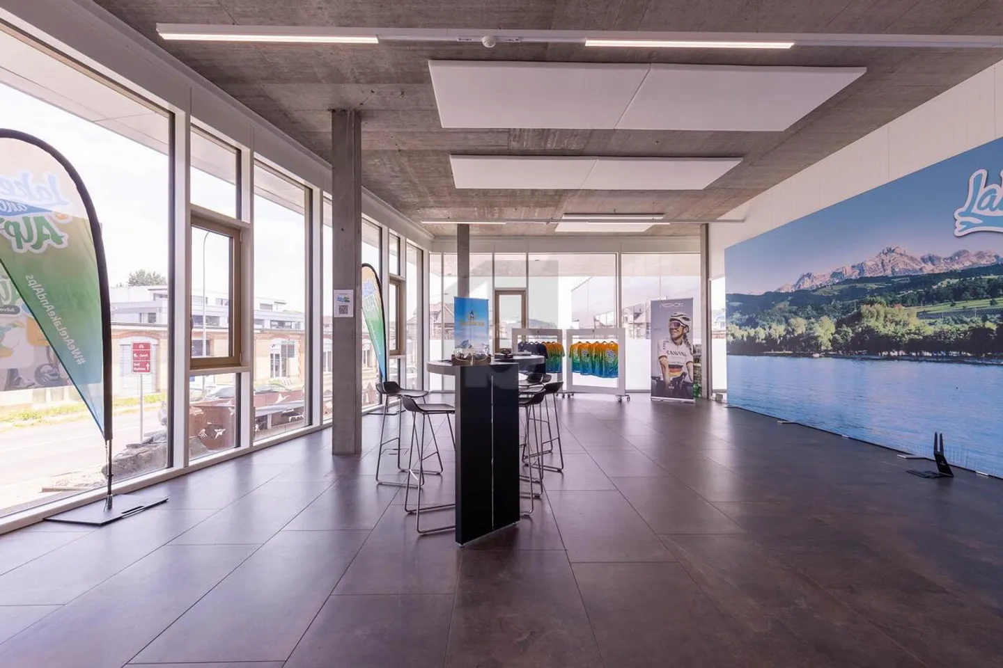 POSIZIONE TOP CON SHOWROOM ILLUMINATO - Foto 1 di 6