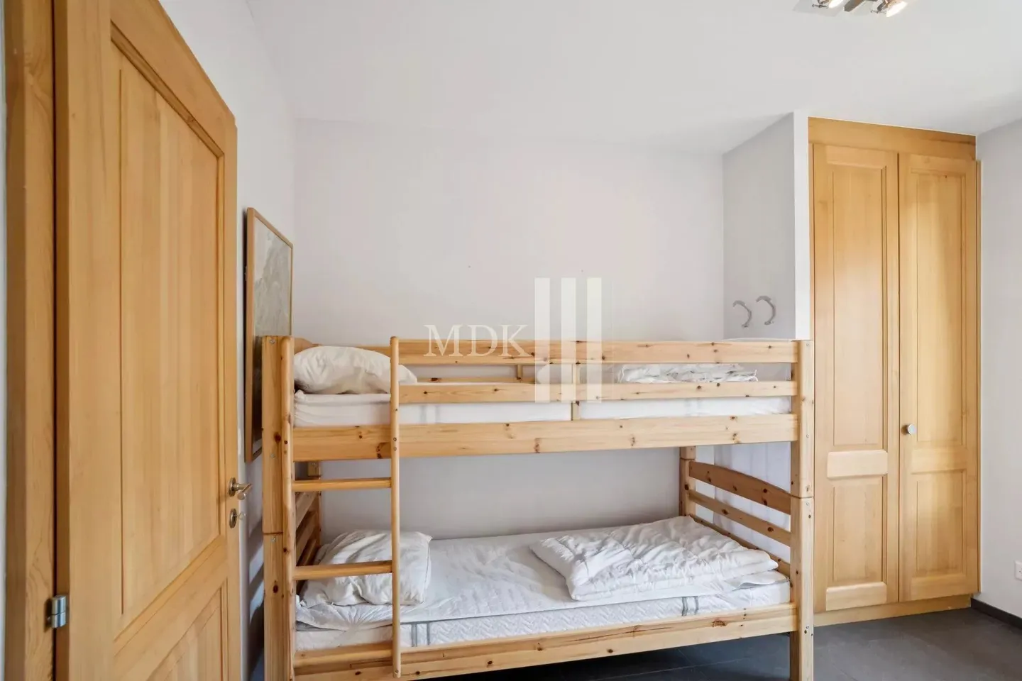 Charming Chalet Apartment - Photo 11 of 19