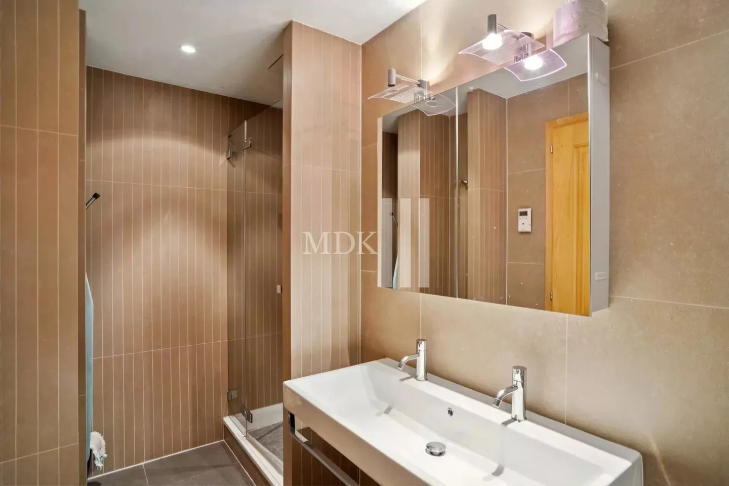Charming Chalet Apartment - Photo 14 of 19