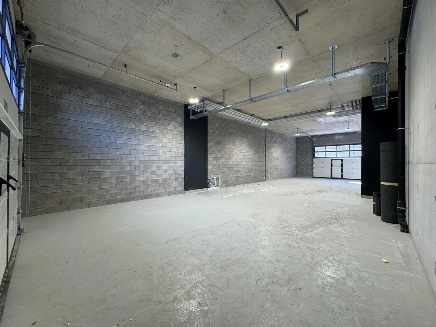Atelier/stockage au rez-de-chaussée avec stockage extérieur - Photo 5 sur 6