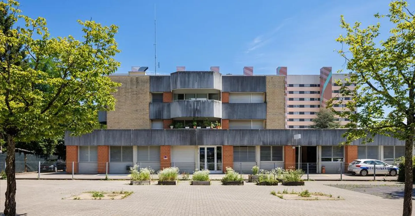 Edificio ad uso misto in affitto - Foto 2 di 8