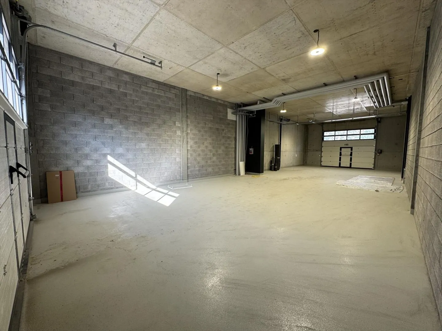 Atelier/stockage au rez-de-chaussée avec stockage extérieur - Photo 4 sur 6