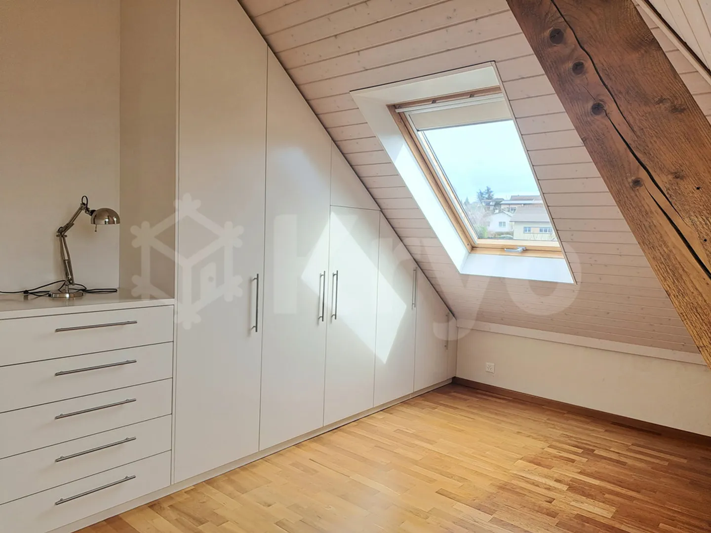 INVUARDES 5, Apartment with 3.5 rooms and visible beams - Photo 4 of 8