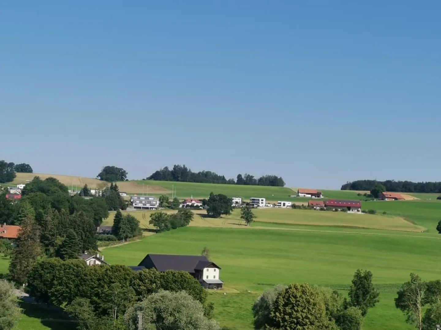 Bright 2.5 Rooms - Ideal Location in Romont - Photo 2 of 9