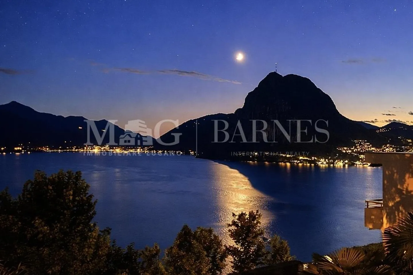 Duplex Apartment with Lake View - Photo 3 of 3