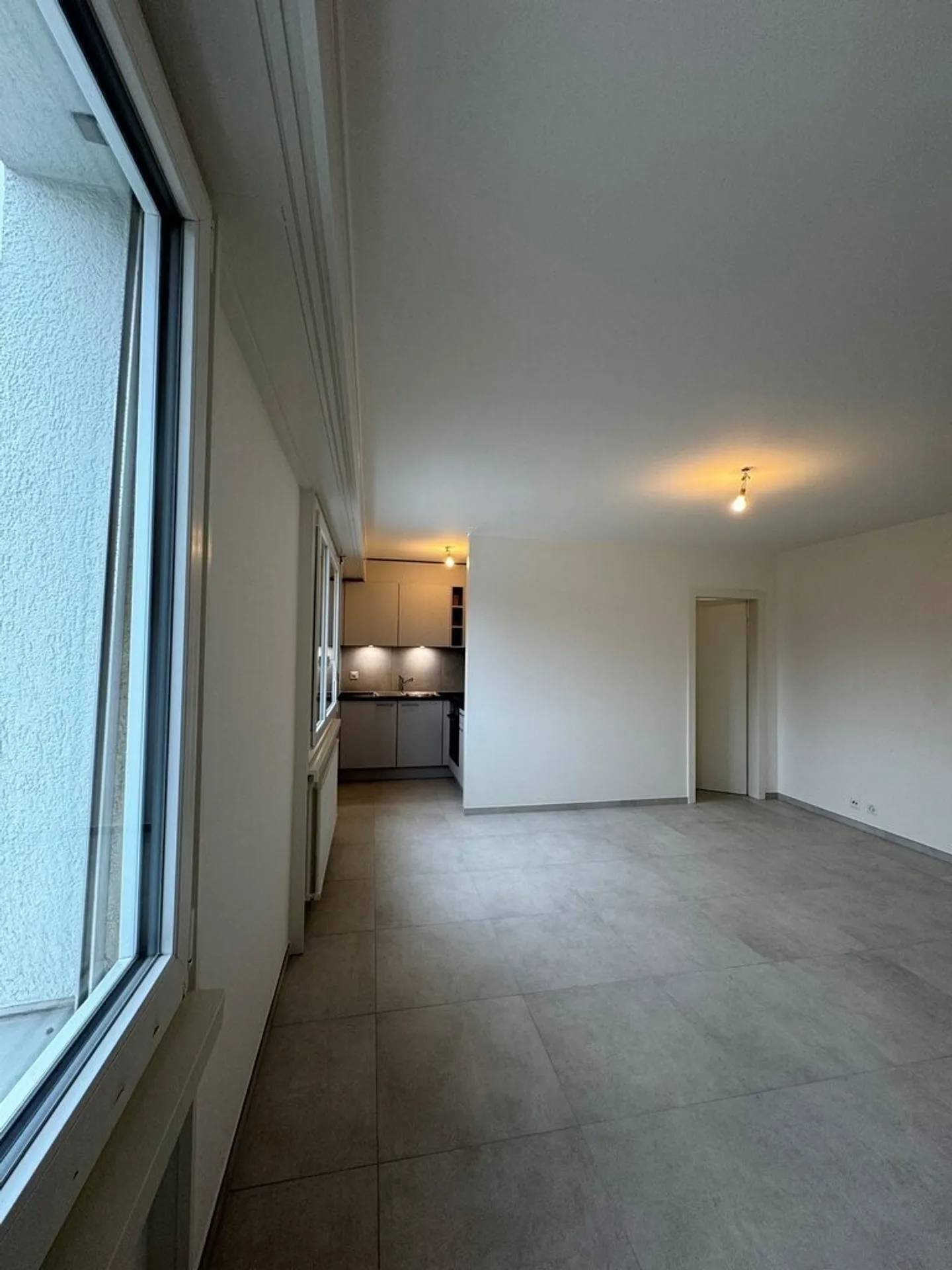 Charmant Studio Rénové - Photo 6 sur 8