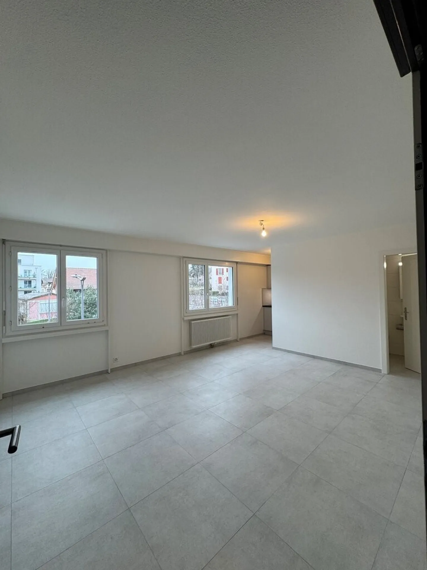 Charmant Studio Rénové - Photo 1 sur 8