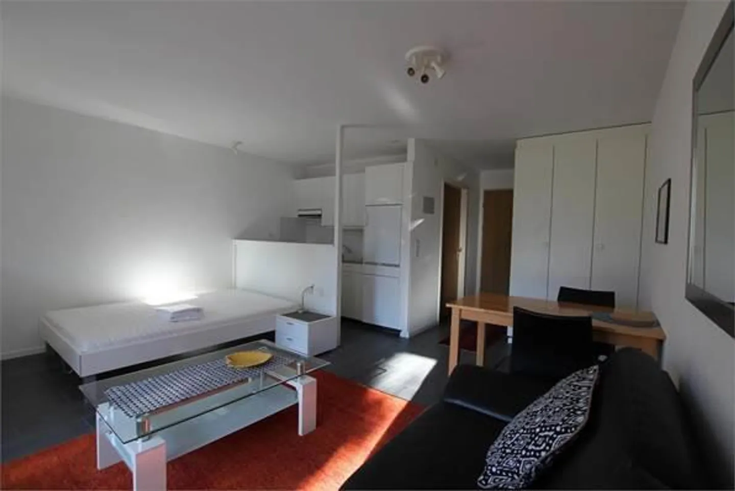 Gepflegte 1-Zimmer-Wohnung mit grossem, privatem Balkon in ruhiger Lage - Photo 2 of 5