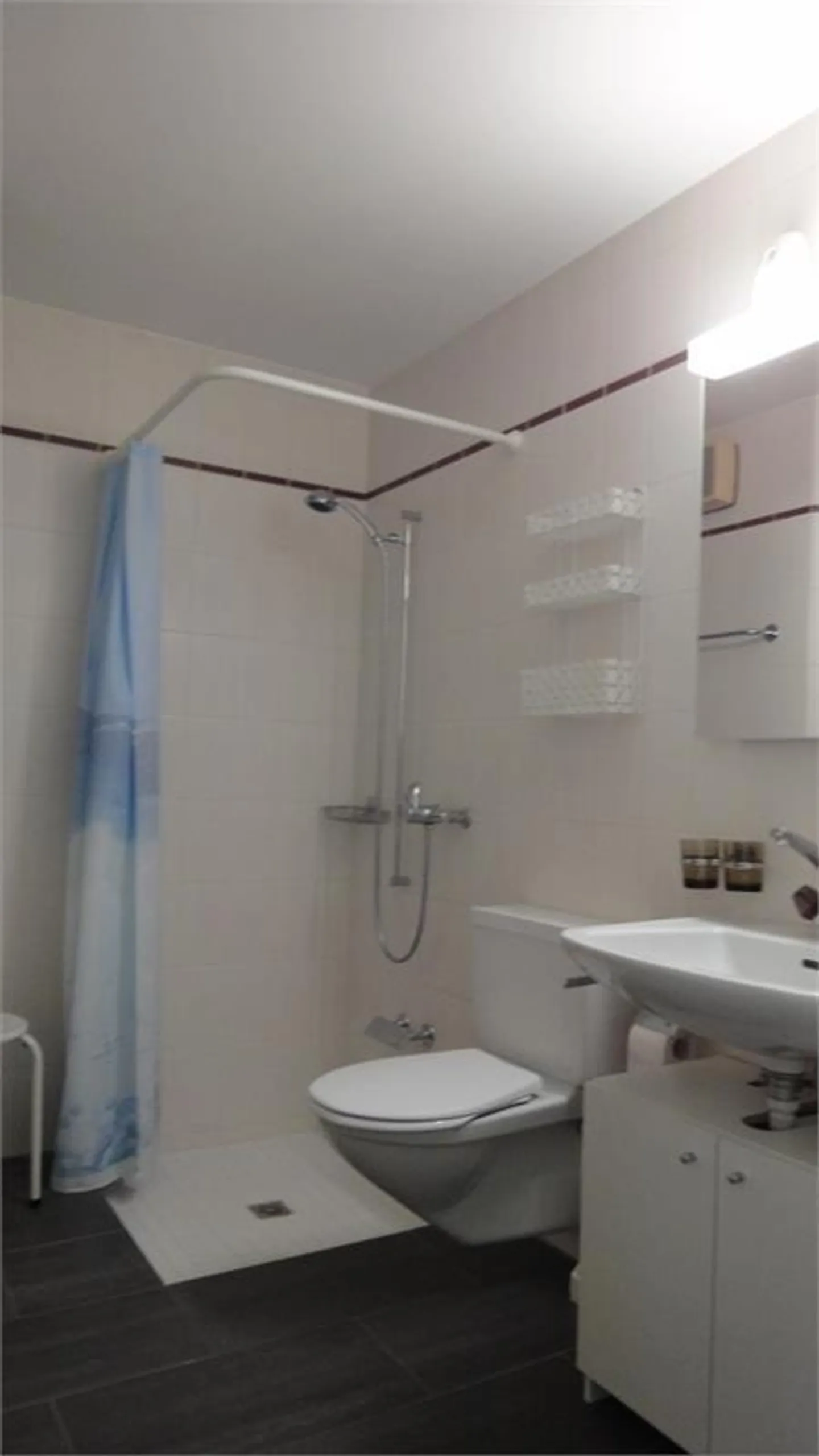 Gepflegte 1-Zimmer-Wohnung mit grossem, privatem Balkon in ruhiger Lage - Photo 4 of 5