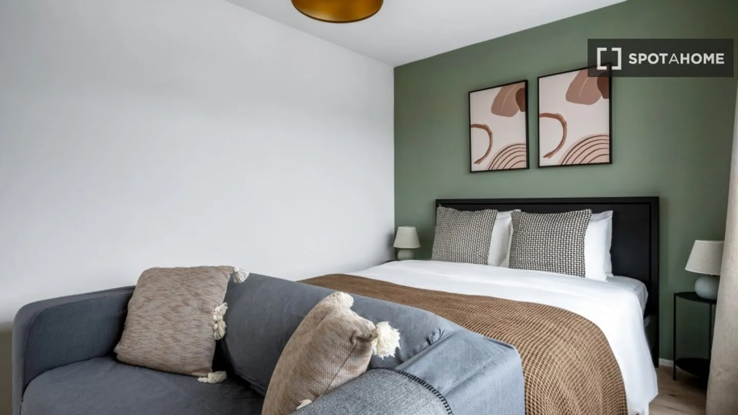 Discover, visit, and rent your new home online with full confidence. - Photo 11 of 16