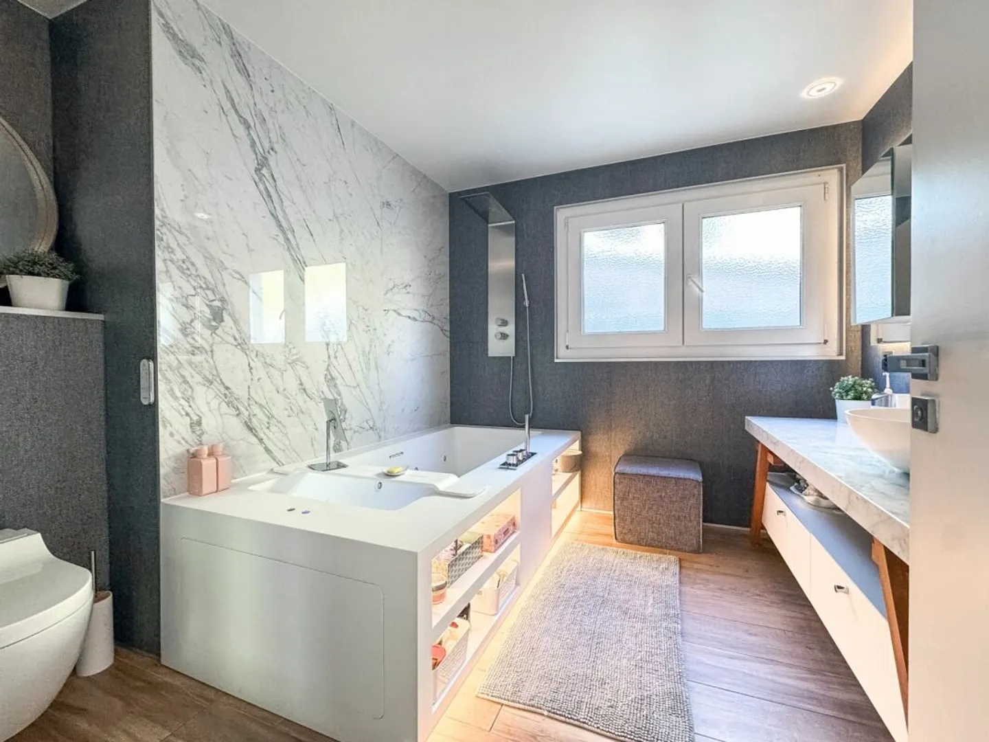 Magnifique appartement de 5,5 pièces avec jardin et piscine privée. - Photo 18 sur 22