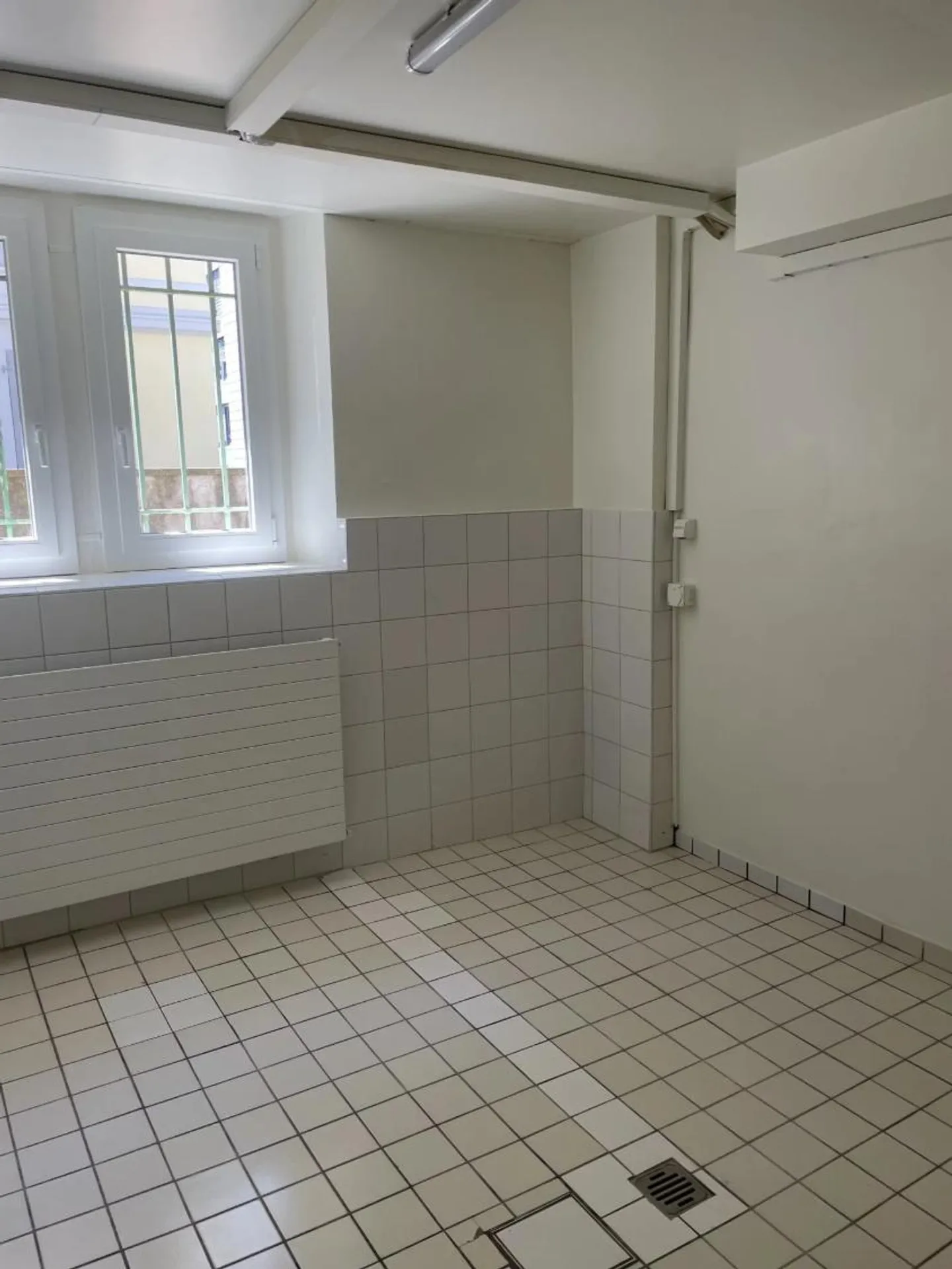 Office 5 rooms - Photo 5 of 9