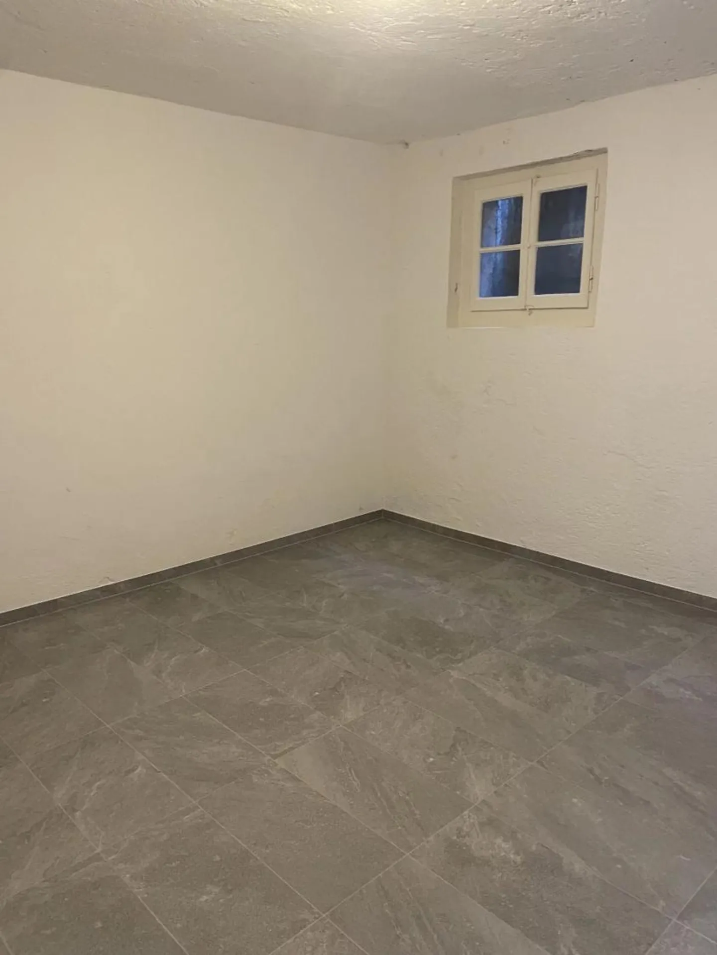 Office 5 rooms - Photo 8 of 9