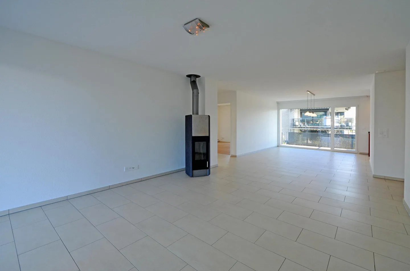 Moderne Wohnung mit Wintergarten - Foto 3 von 22