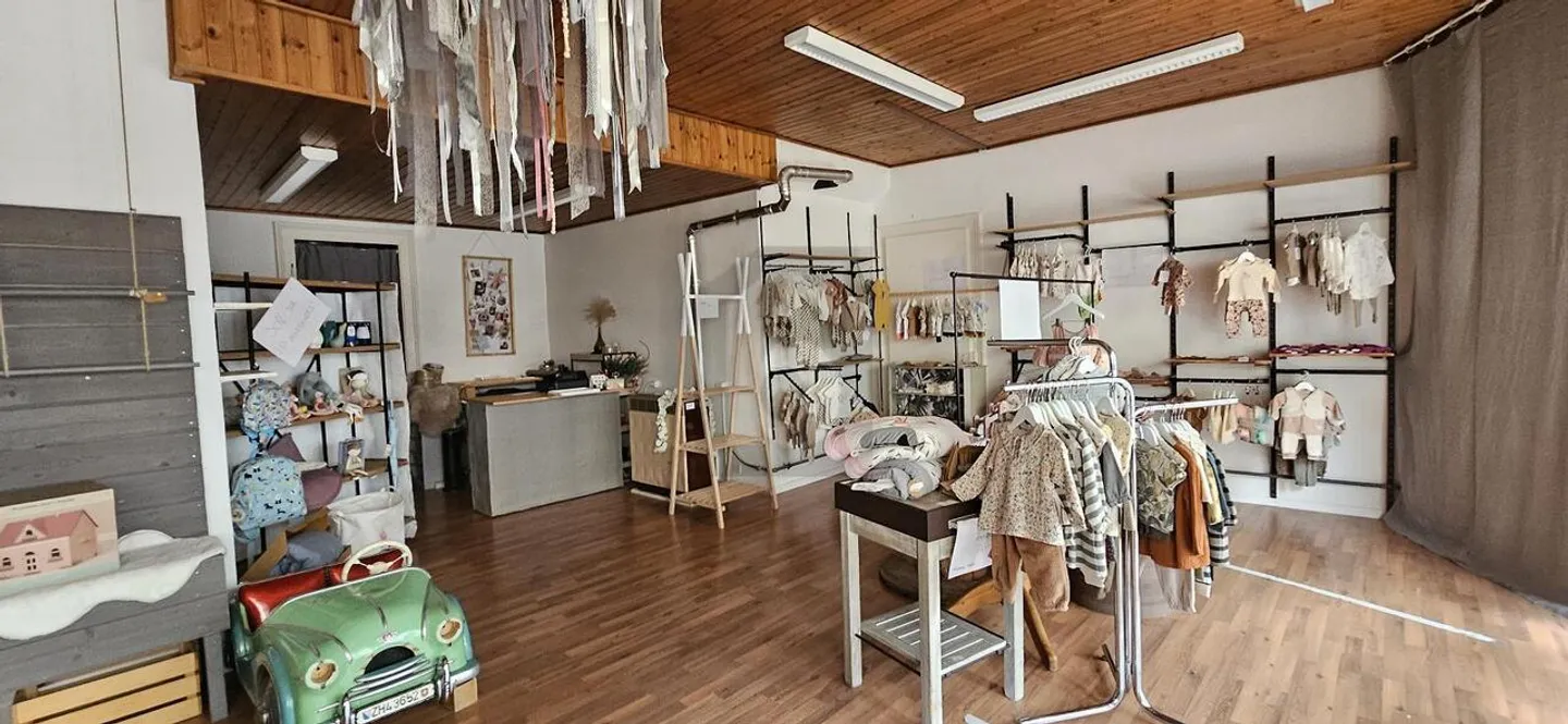 Espace Commercial Spacieux - Photo 3 sur 4