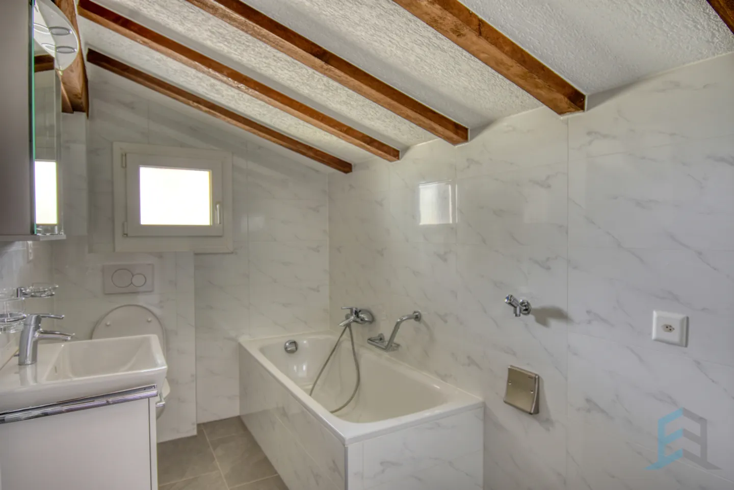 ZU VERMIETEN Schön renovierte 3 ½ Zimmer Wohnung im obersten Stockwerk - Foto 6 von 13