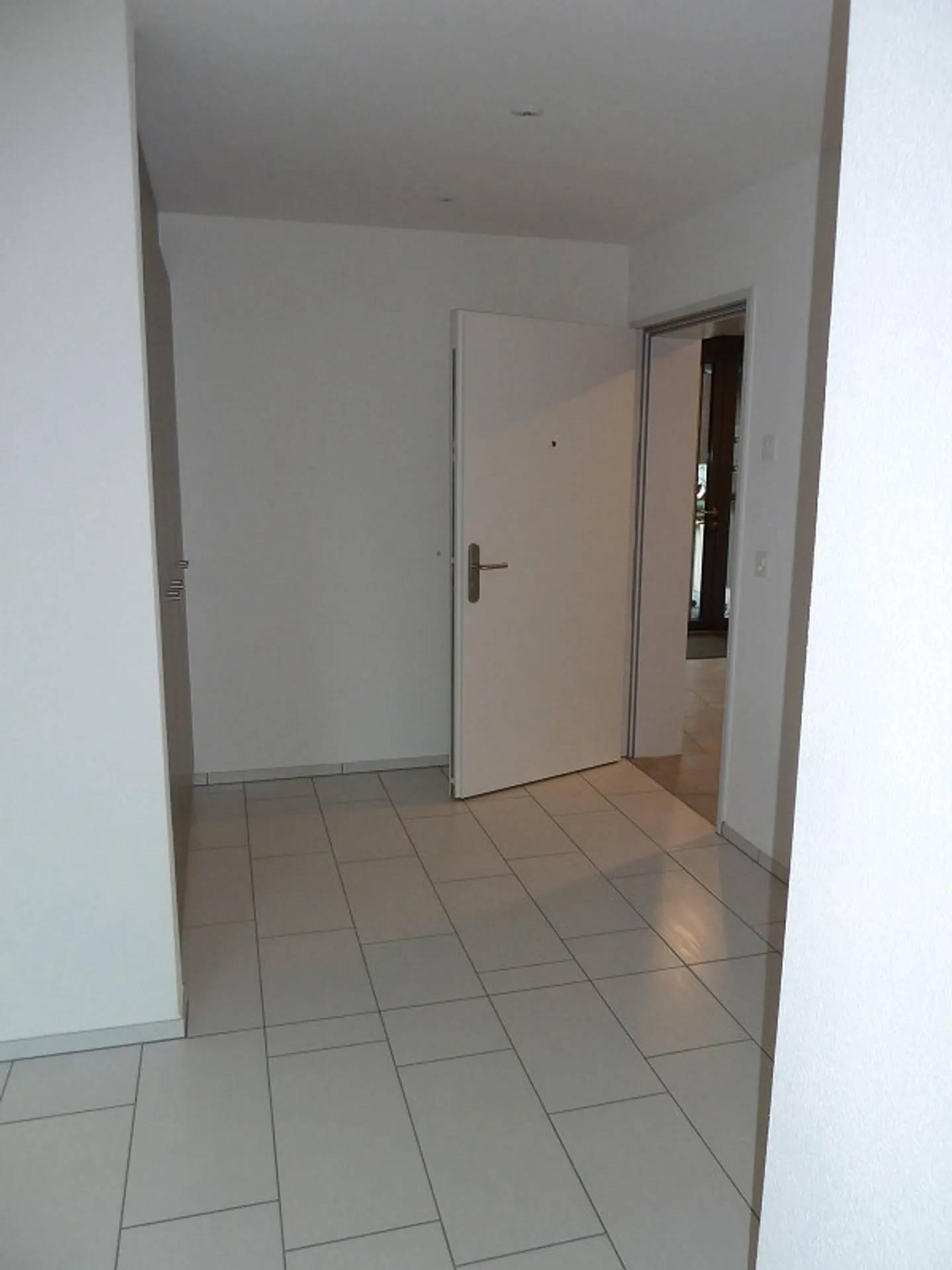 Modern 2.5-room apartment in the old village center - Photo 7 of 8