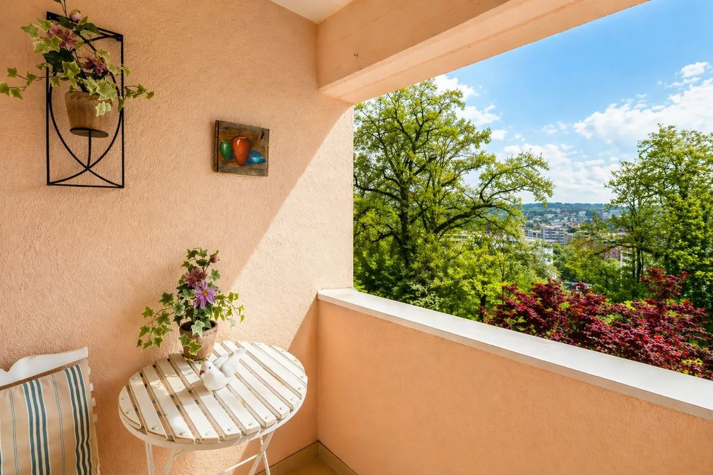 Stylish apartment with a view of greenery - Photo 1 of 10