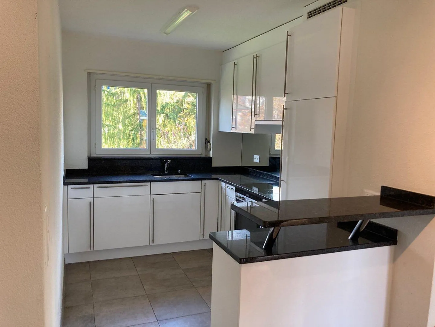 Moderne Wohnung mit eigenem Gartensitzplatz - Foto 2 von 12