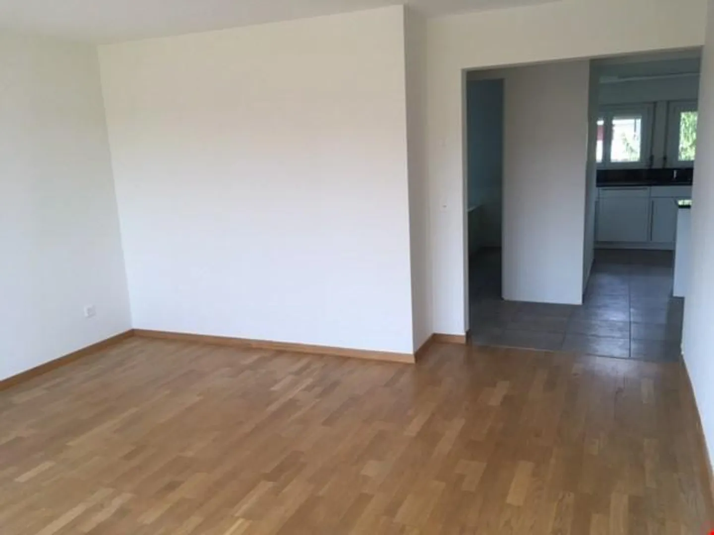 Moderne Wohnung mit eigenem Gartensitzplatz - Foto 3 von 12
