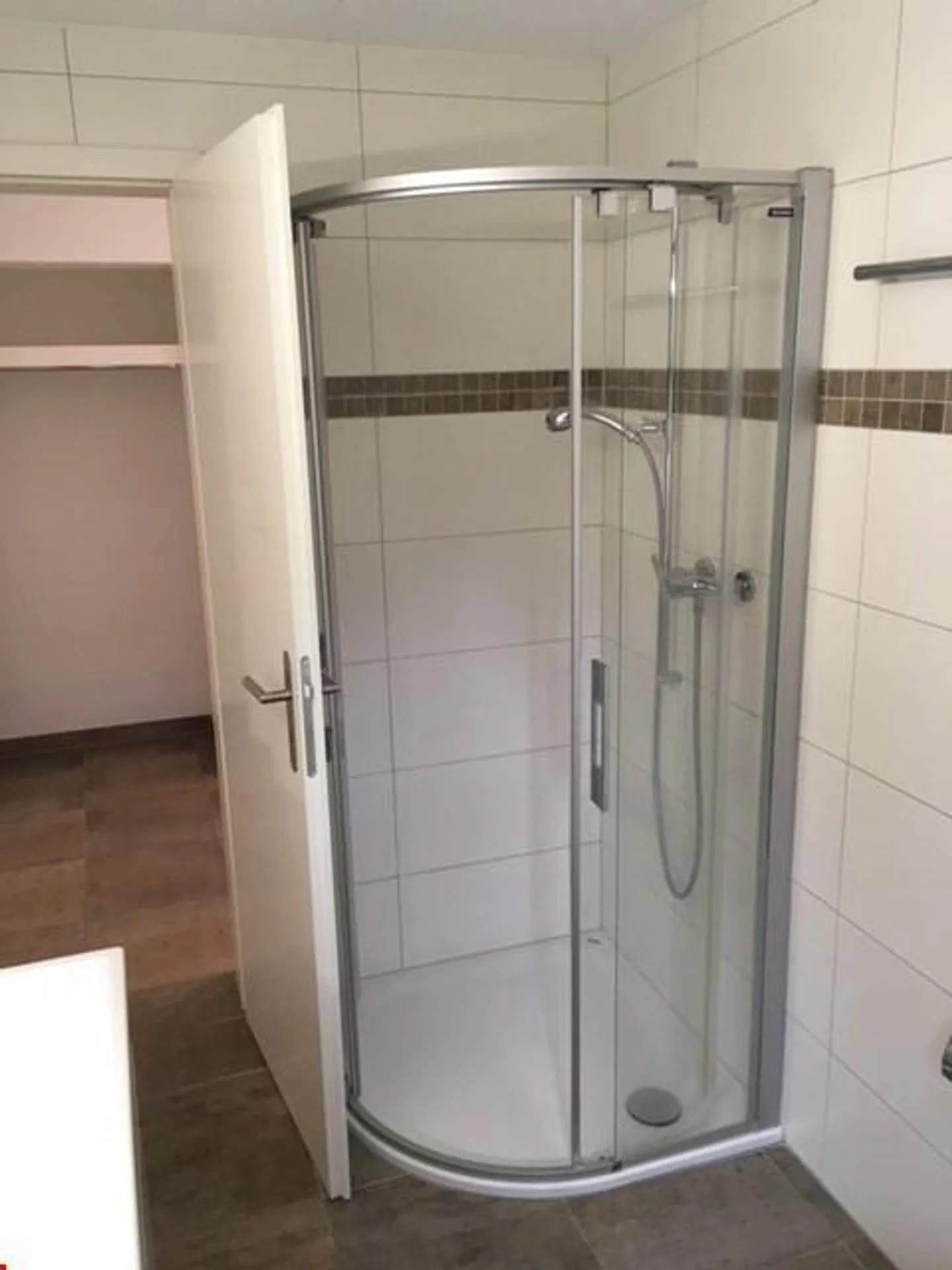 Moderne Wohnung mit eigenem Gartensitzplatz - Foto 6 von 12