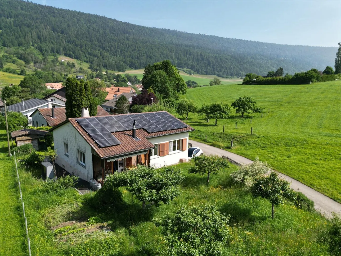 Cormoret, casa indipendente con giardino ai margini del villaggio - Foto 13 di 13