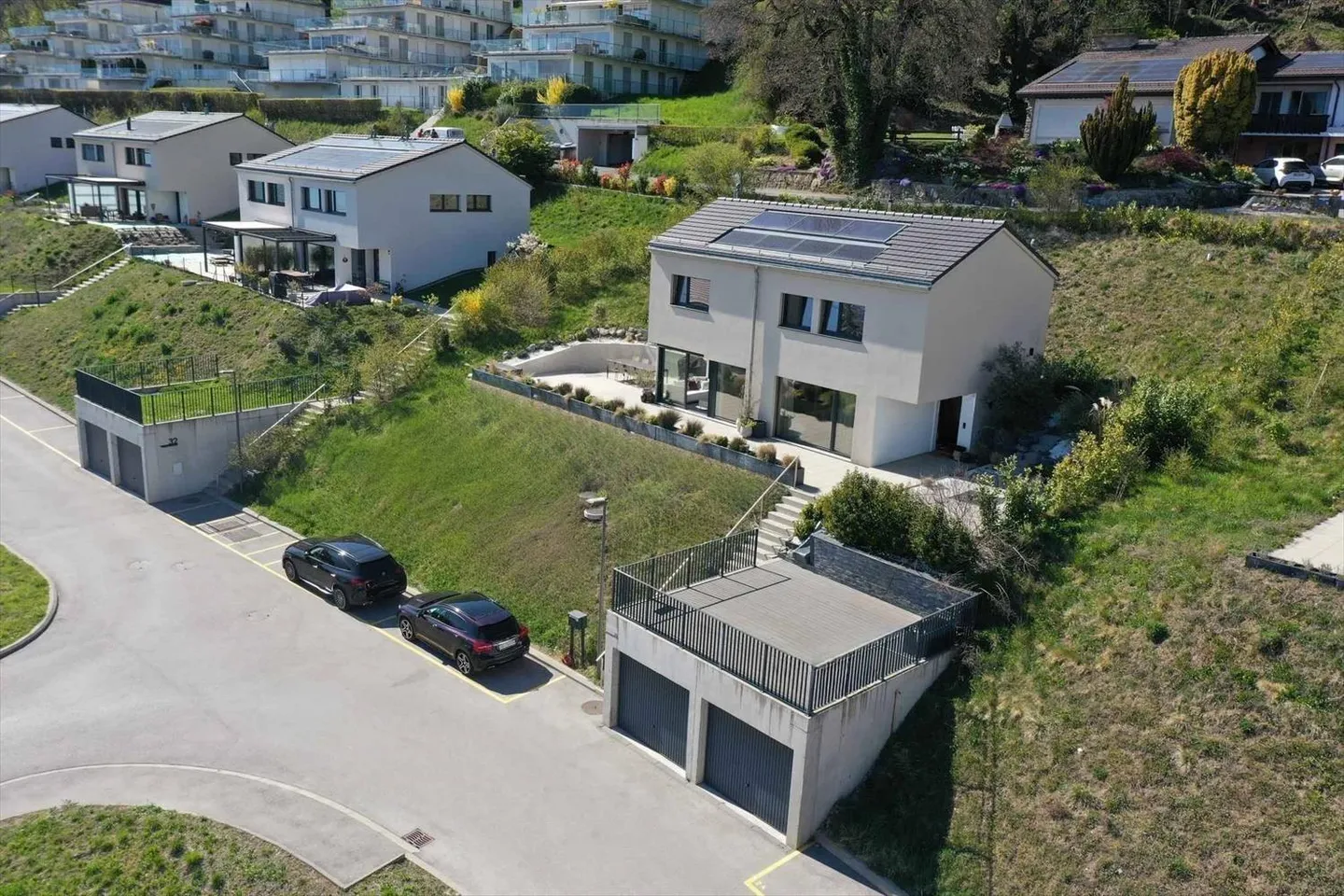 Magnificent individual villa with a view of the lake and mountains - Photo 1 of 12