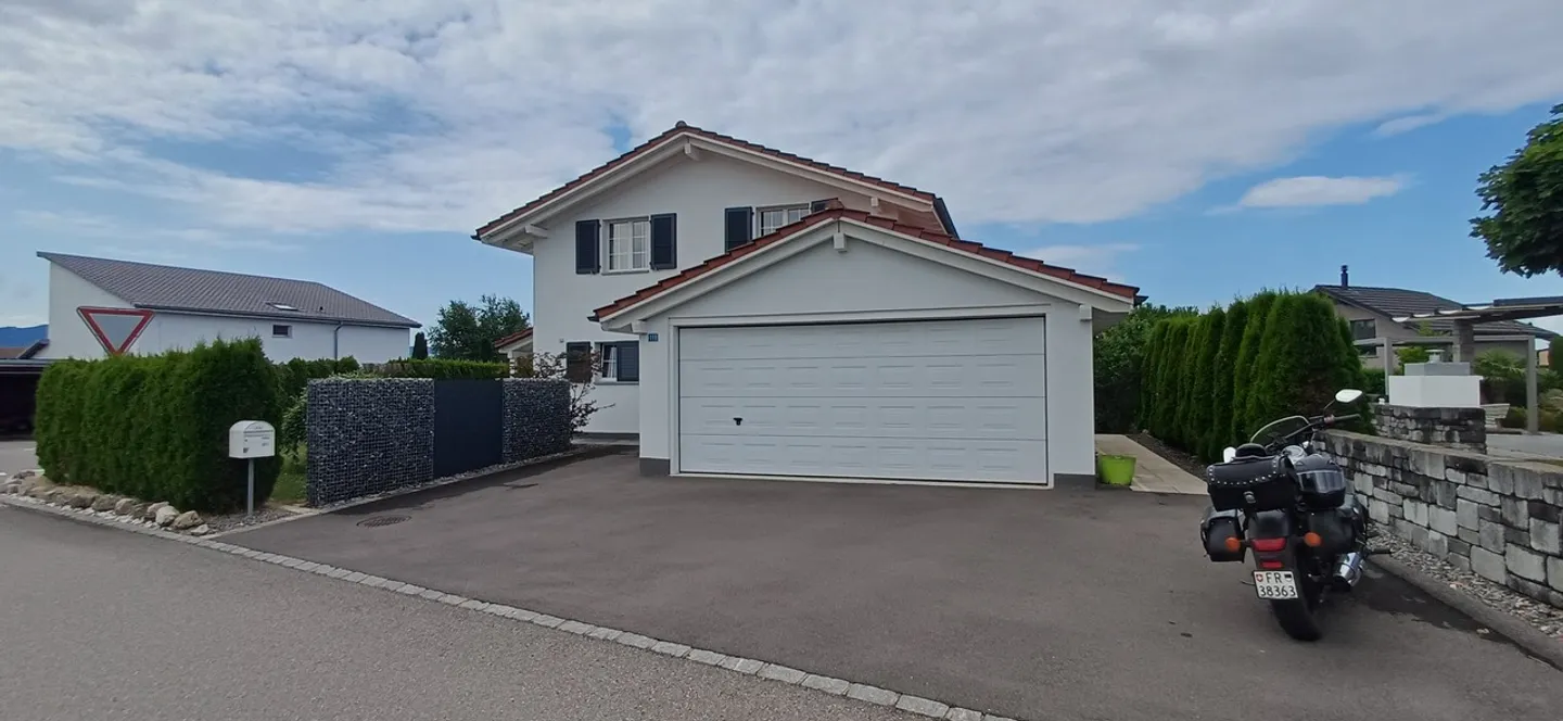 Magnificent individual house of 7.5 for sale - Photo 1 of 8