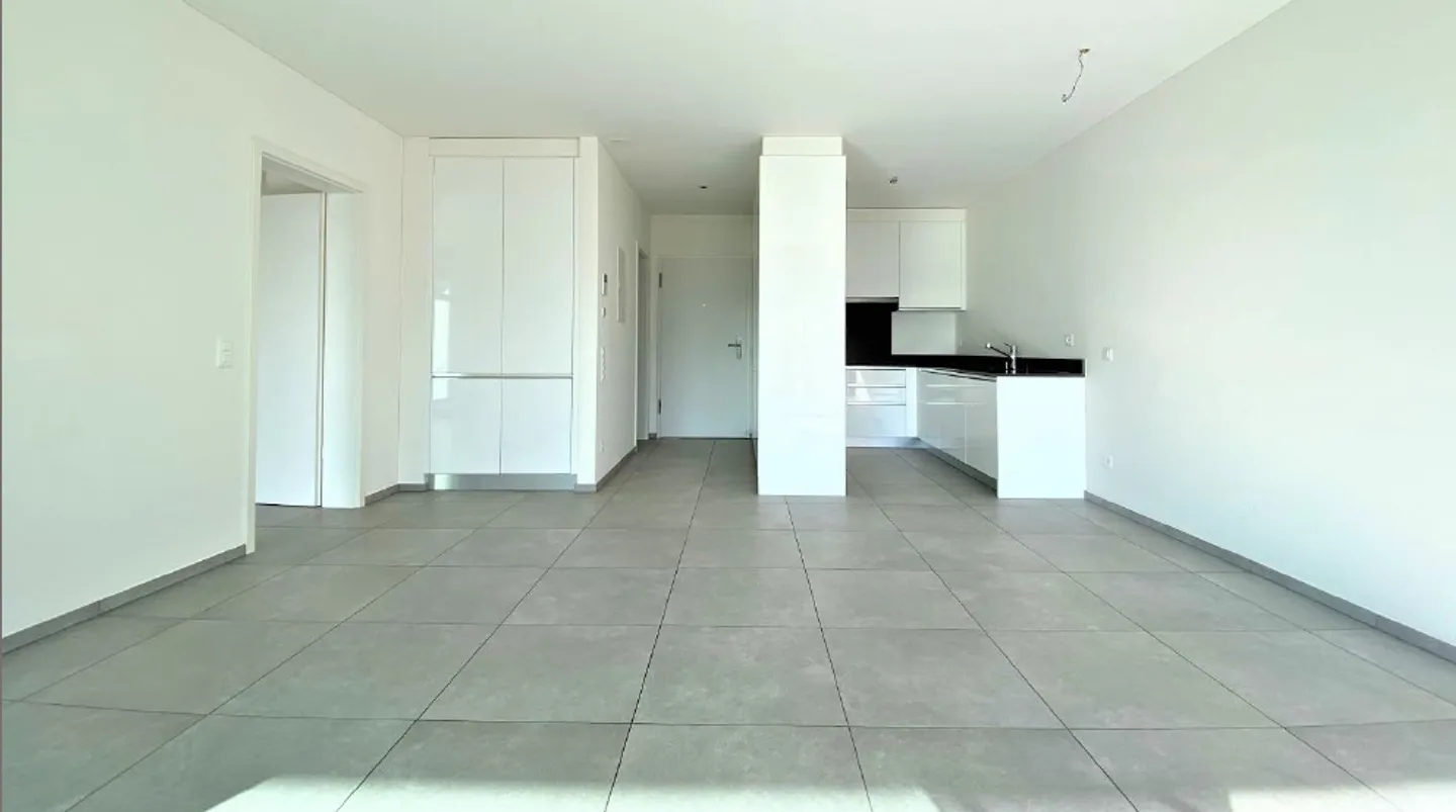 Modern 2.5 Room Apartment - Photo 2 of 12