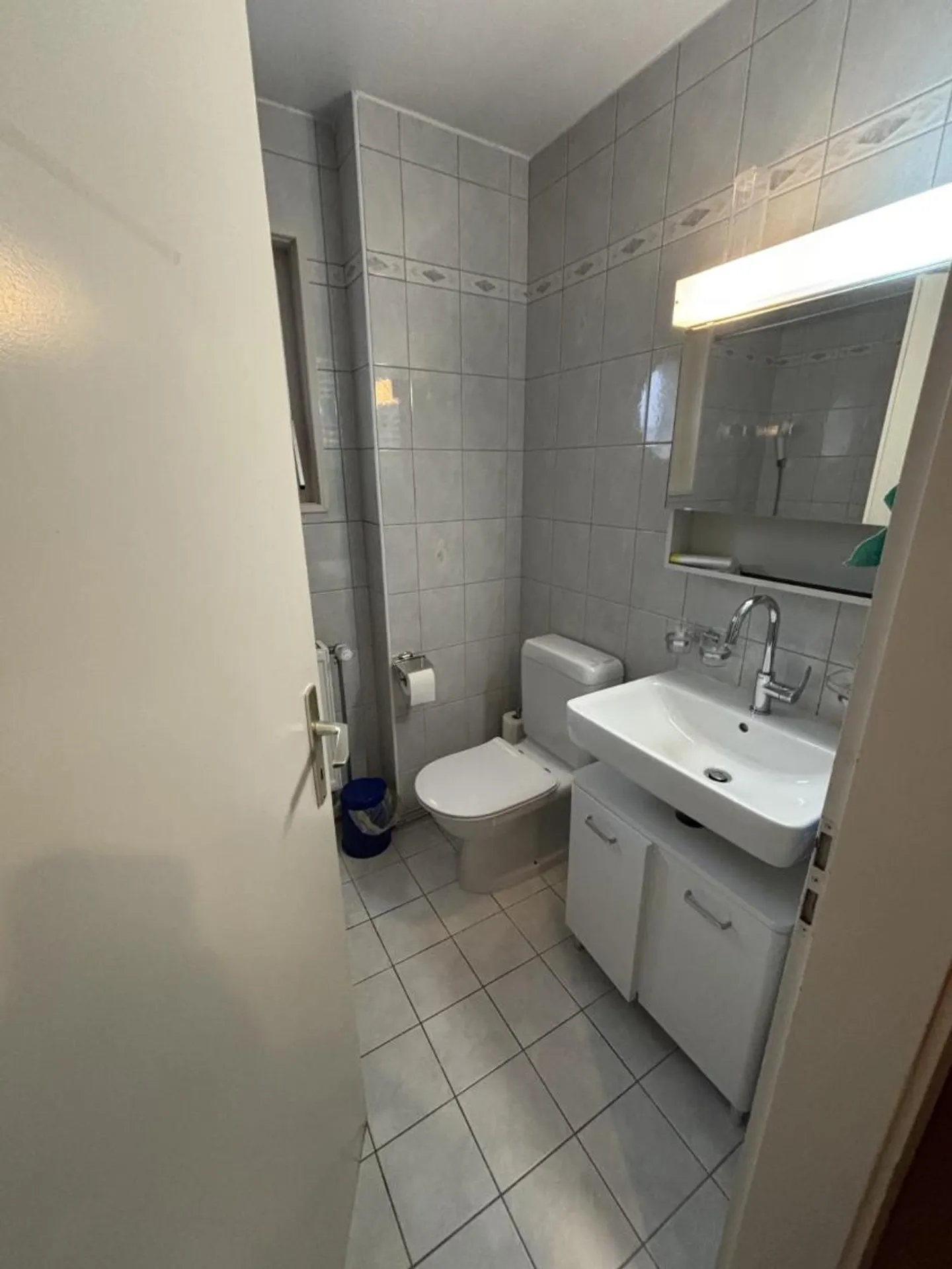 Camera in una casa residenziale - Foto 3 di 4