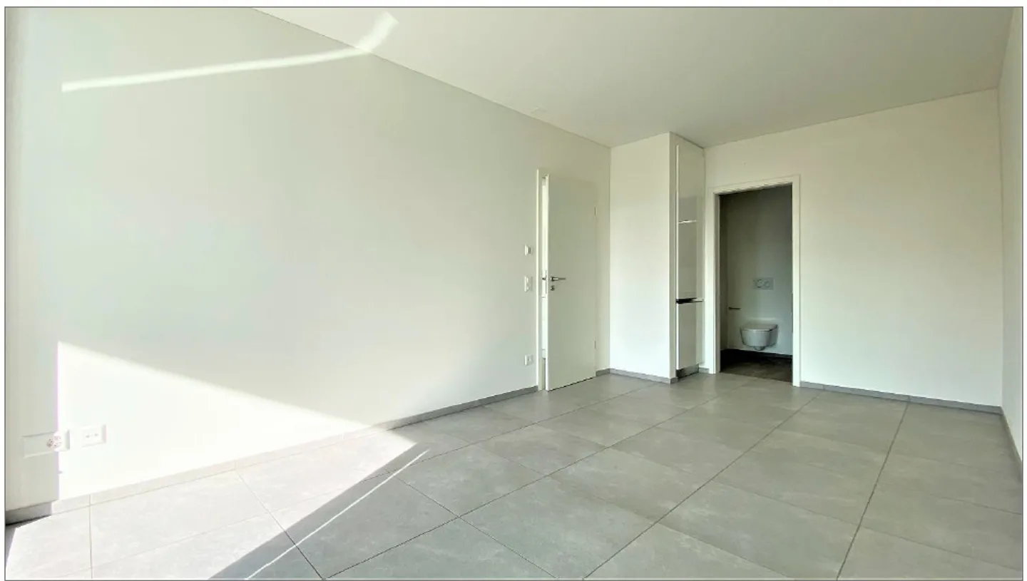 Modern 2.5 Room Apartment - Photo 4 of 12