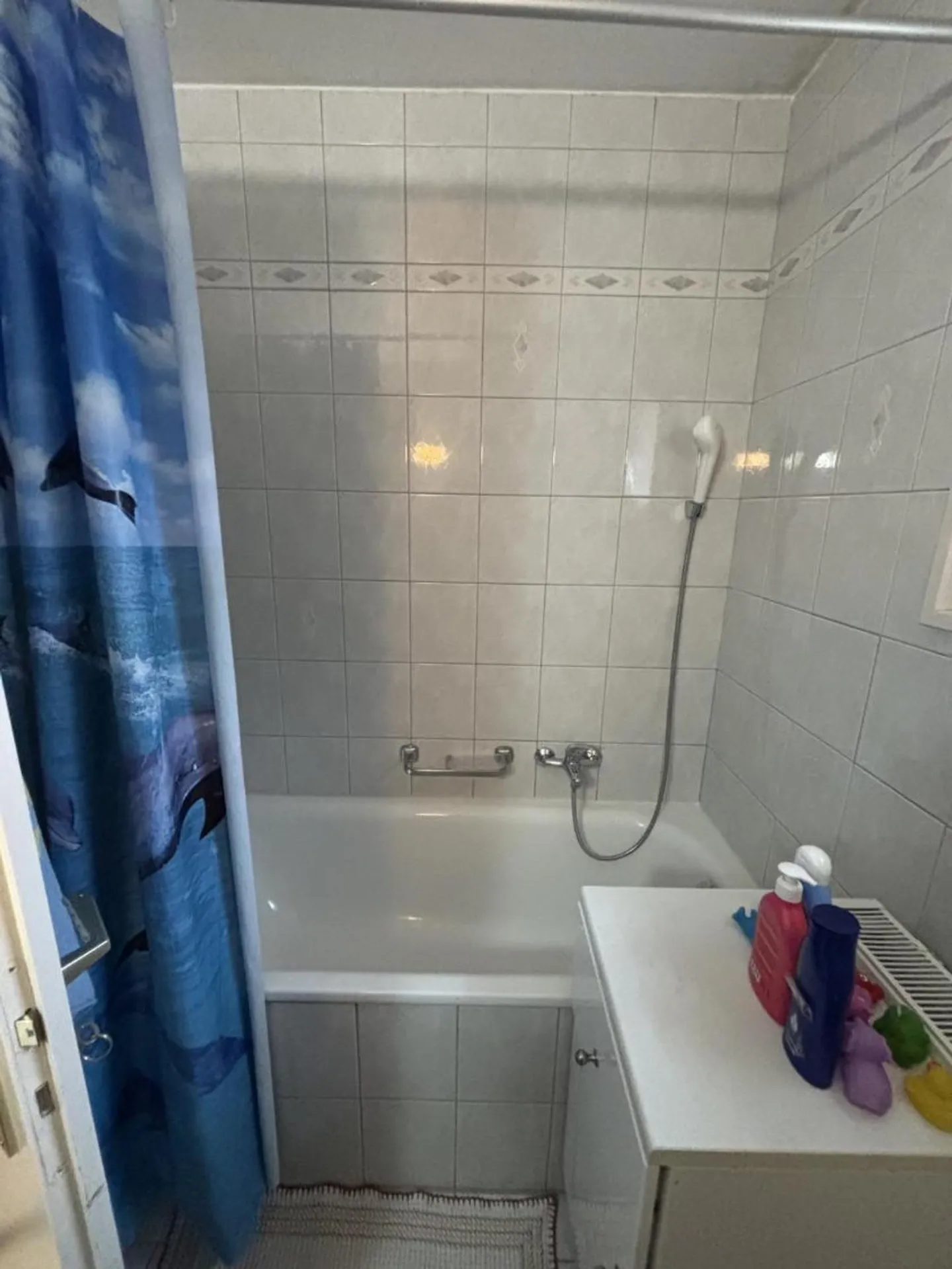 Camera in una casa residenziale - Foto 4 di 4
