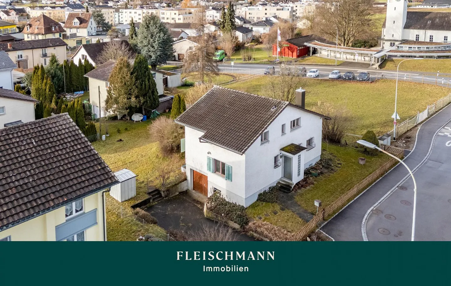 Spacious plot with older single-family house - Photo 1 of 18