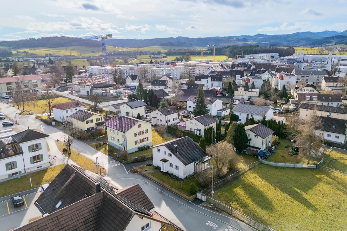 Spacious plot with older single-family house - Photo 2 of 18