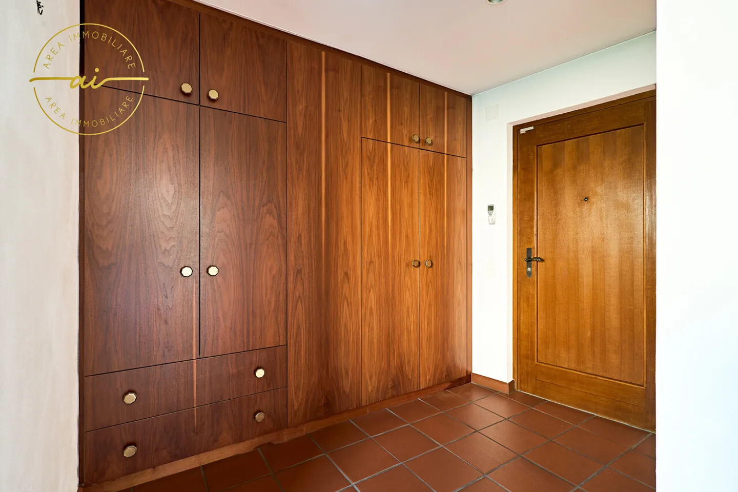 VILLA WITH SEPARATE STUDIO AND WONDERFUL GARDEN - Photo 13 of 13