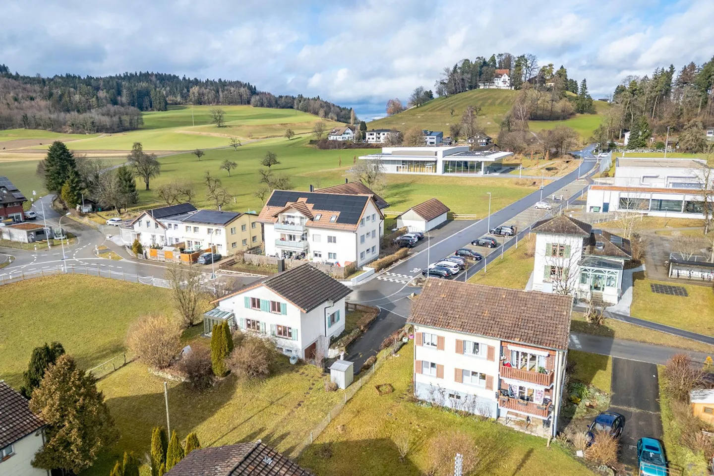 Spacious plot with older single-family house - Photo 3 of 18