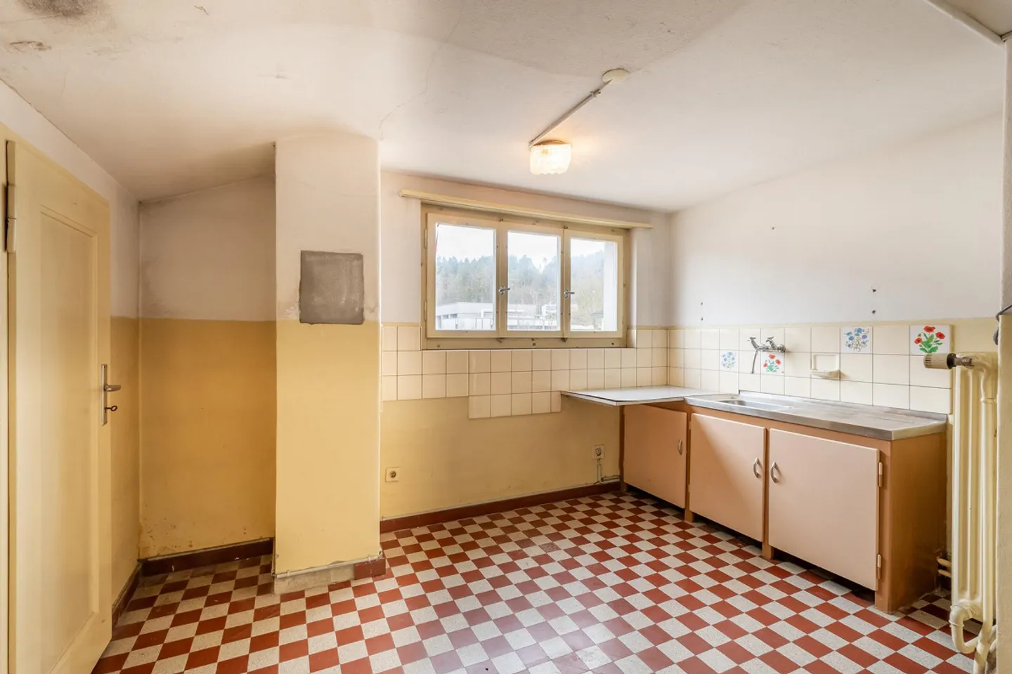 Spacious plot with older single-family house - Photo 11 of 18