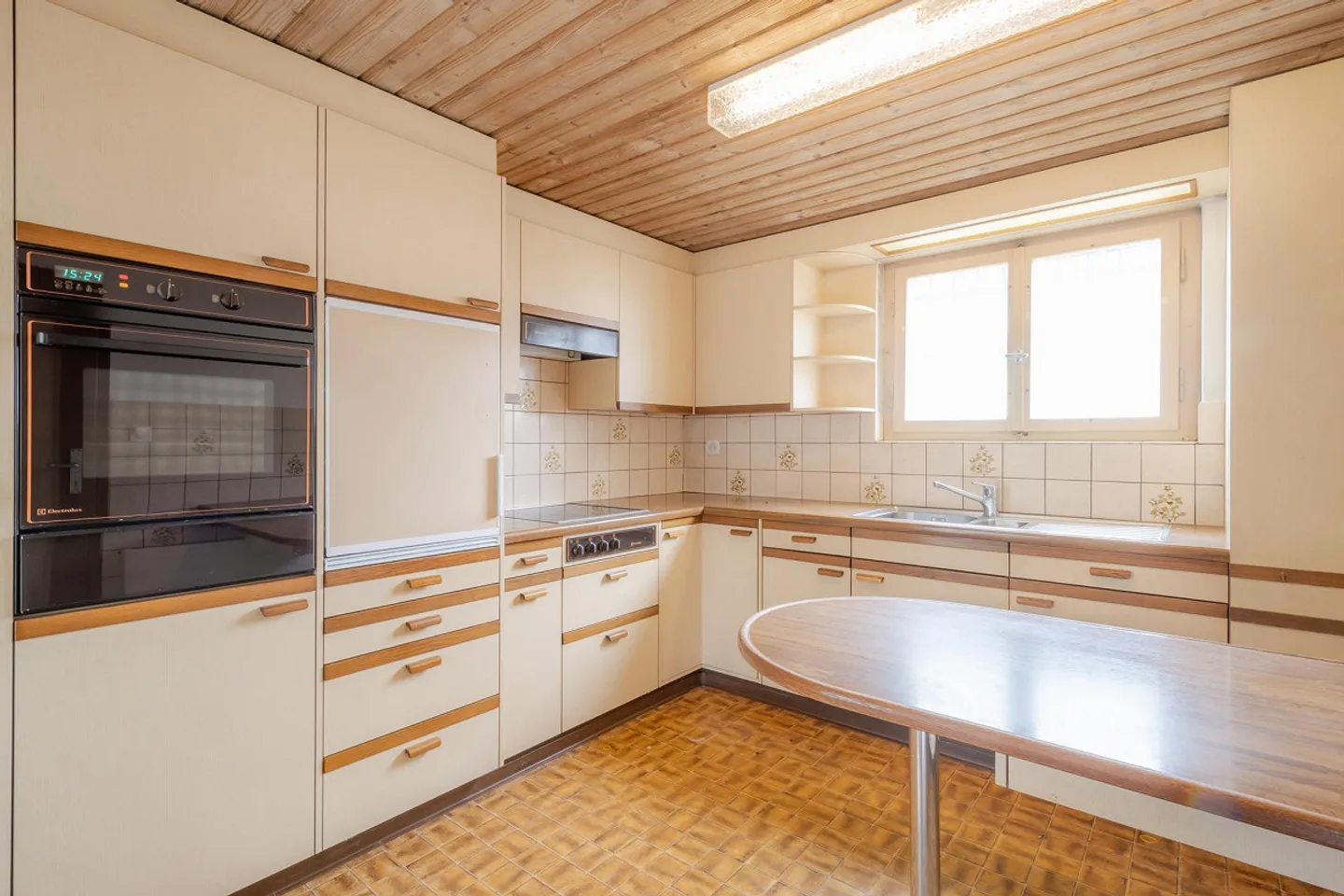 Spacious plot with older single-family house - Photo 6 of 18