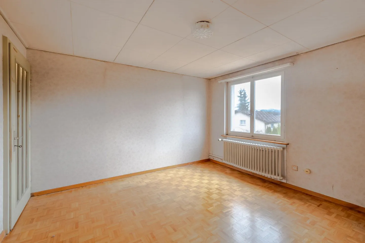 Spacious plot with older single-family house - Photo 10 of 18